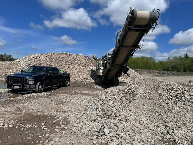 McMahons mobile welding rig on location at a crusher job site